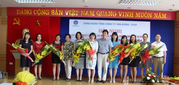 Công đoàn Tổng công ty Viglacera – CTCP  tổ chức Hội nghị tập huấn nghiệp vụ công tác nữ công cho cán bộ làm công tác nữ công nhân kỷ niệm 84 năm ngày TL Hội Liên hiệp phụ nữ VN